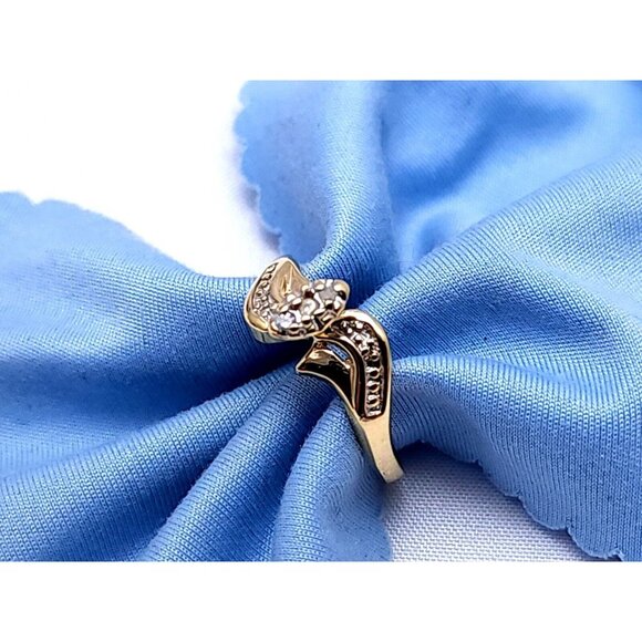 Beautiful 10K Karat Solid Yellow Gold Designer Round Diamond Ring - Size 7.25